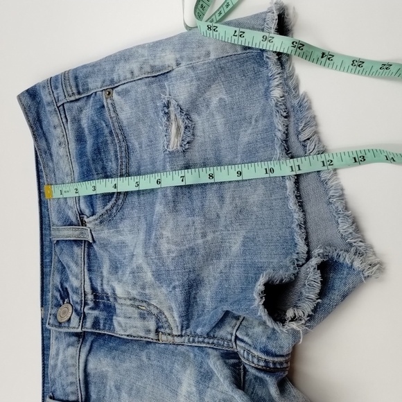 AEO American Eagle women's size 12 distressed raw hem jean shorts light wash - Picture 9 of 11